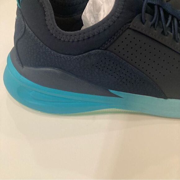 NWOB Clove Limited Edition Sneaker in Aqua Blue Size 9.5 - Picture 8 of 13